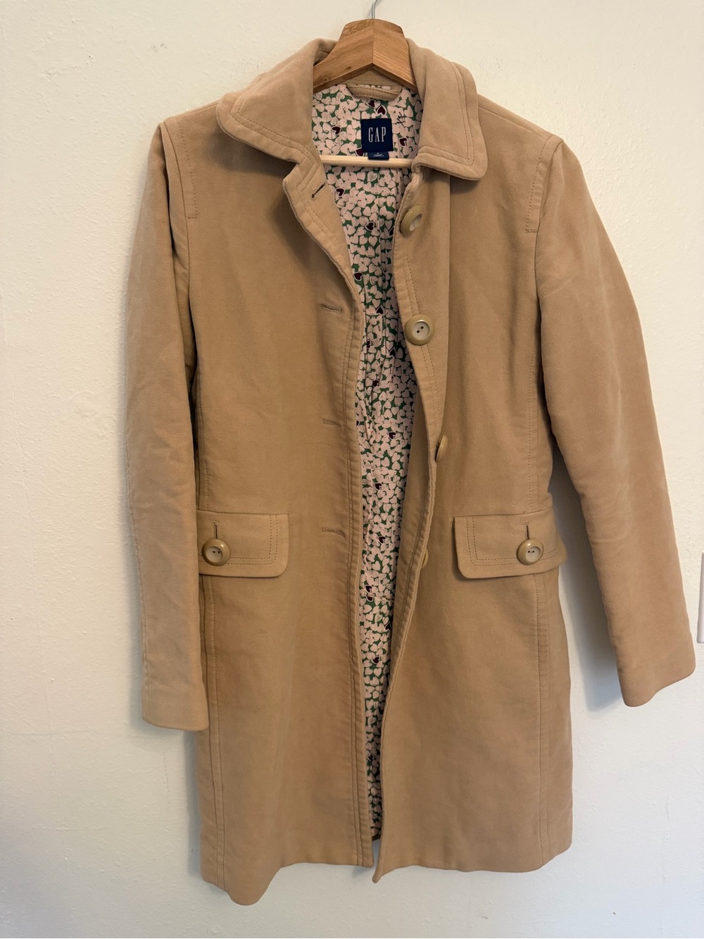 GAP Women's Beige Trench Coat with Button Front - velvet Y2K Peacoat